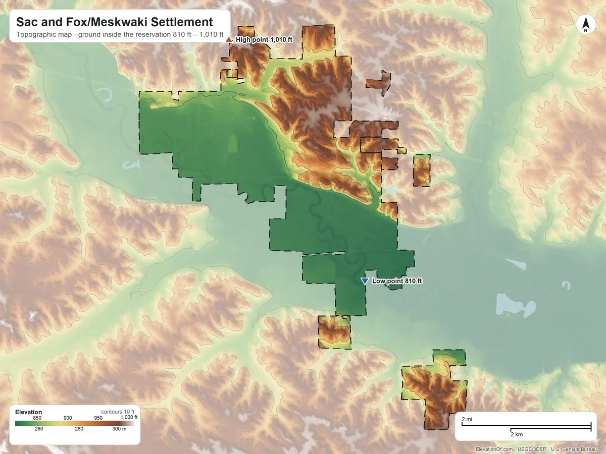 Topographic elevation map of Sac and Fox/Meskwaki Settlement, Iowa, shaded from 810 ft on the southeast side to 1,010 ft on the north side