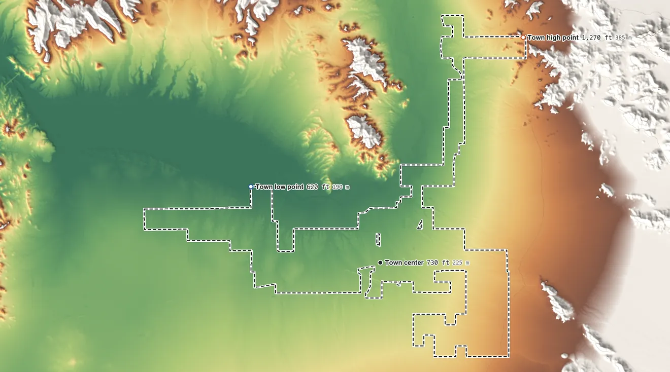 Topographic elevation map of Gila Bend, Arizona, shaded from 620 ft on the northwest side to 1,270 ft on the northeast edge, below higher ground just outside