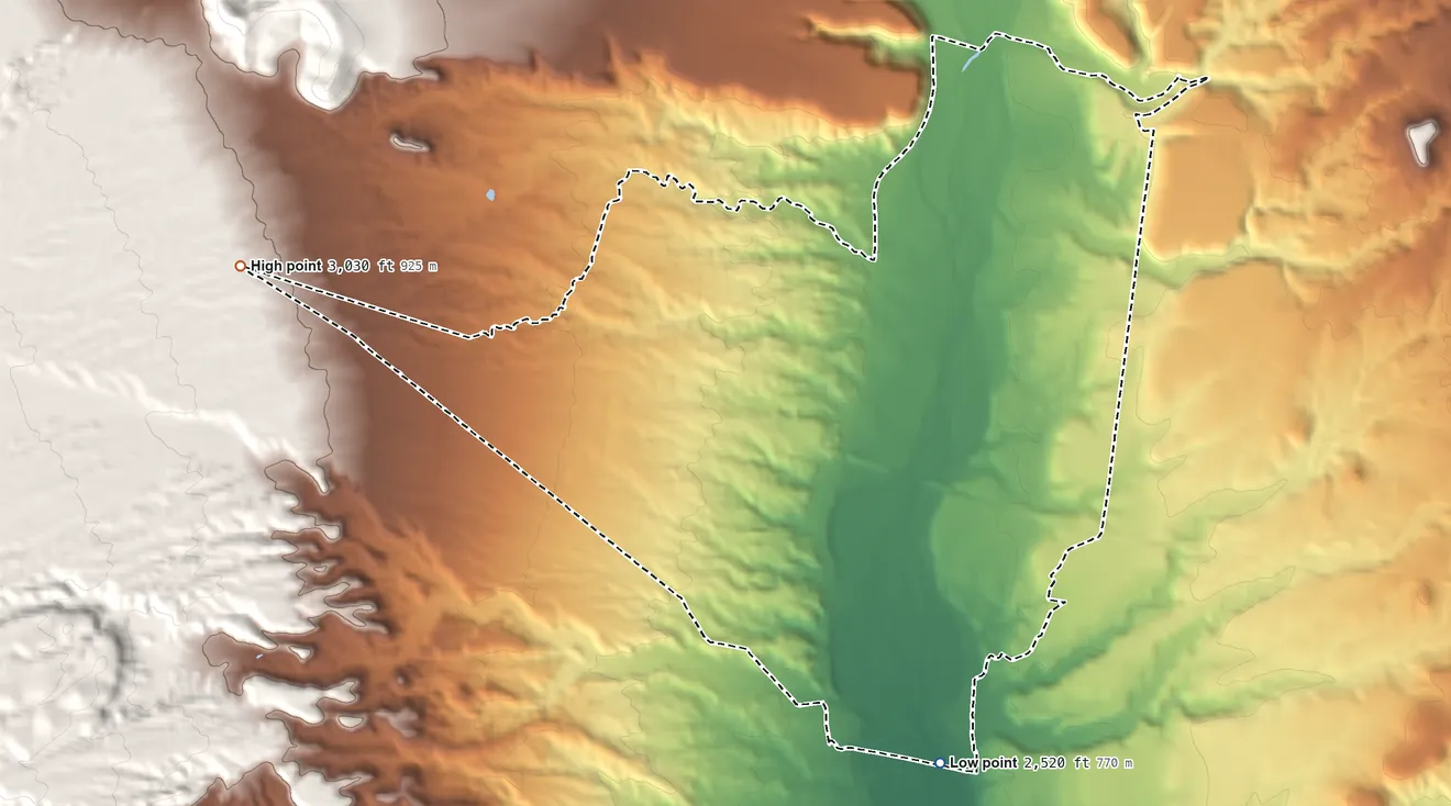 Topographic elevation map of Peridot, Arizona, shaded from 2,520 ft on the south side to 3,030 ft on the west edge, below higher ground just outside