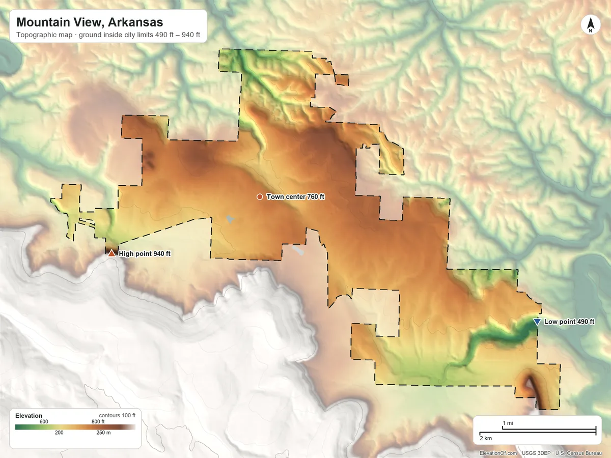 Topographic elevation map of Mountain View, Arkansas, shaded from 490 ft on the southeast side to 940 ft at the foot of the Blue Mountain