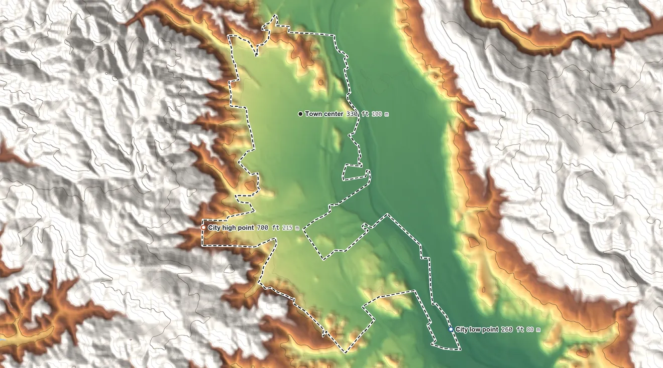 Topographic elevation map of Cloverdale, California, shaded from 260 ft on the southeast side to 700 ft at the foot of The Girdle