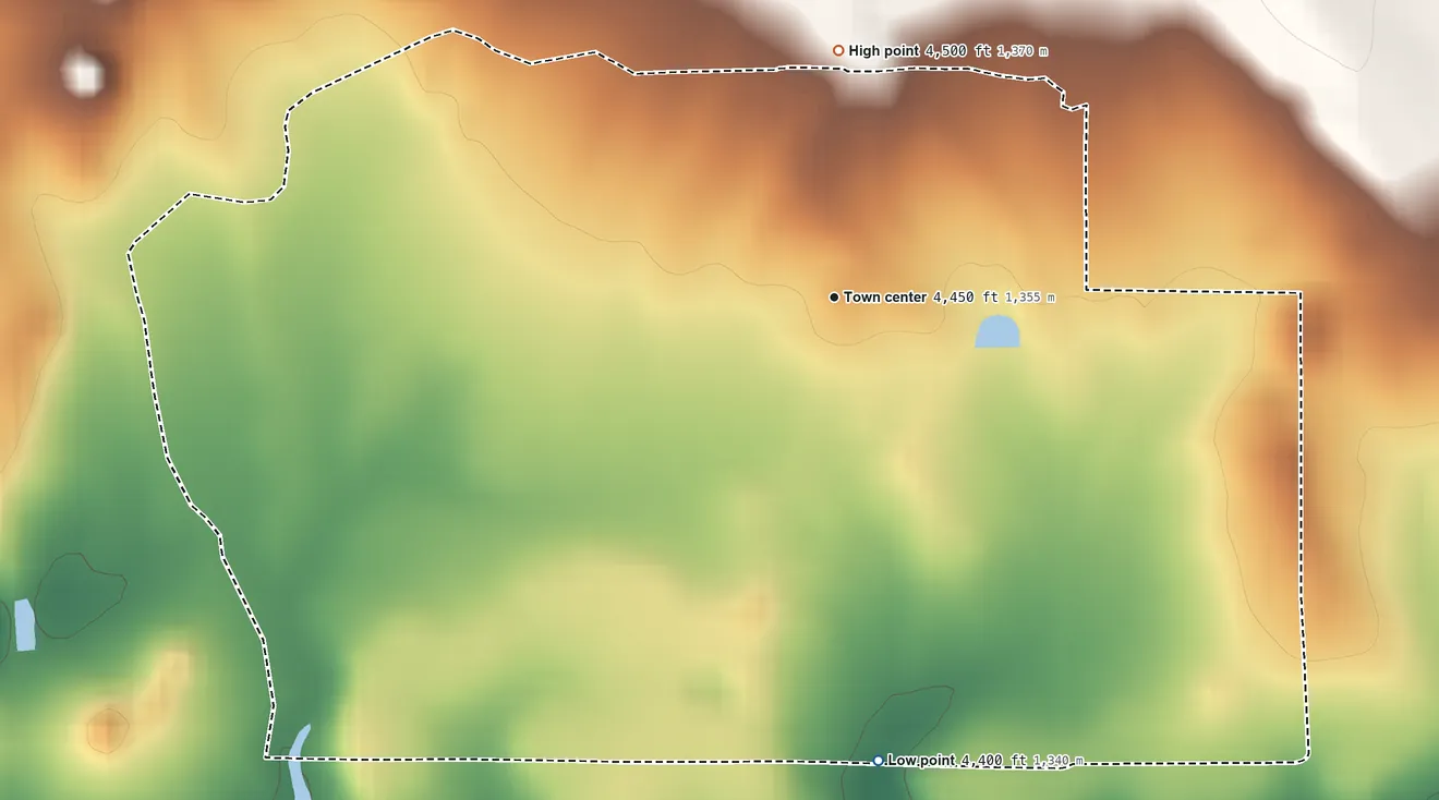 Topographic elevation map of Daphnedale Park, California, shaded from 4,400 ft on the south side to 4,500 ft on the north edge, below higher ground just outside