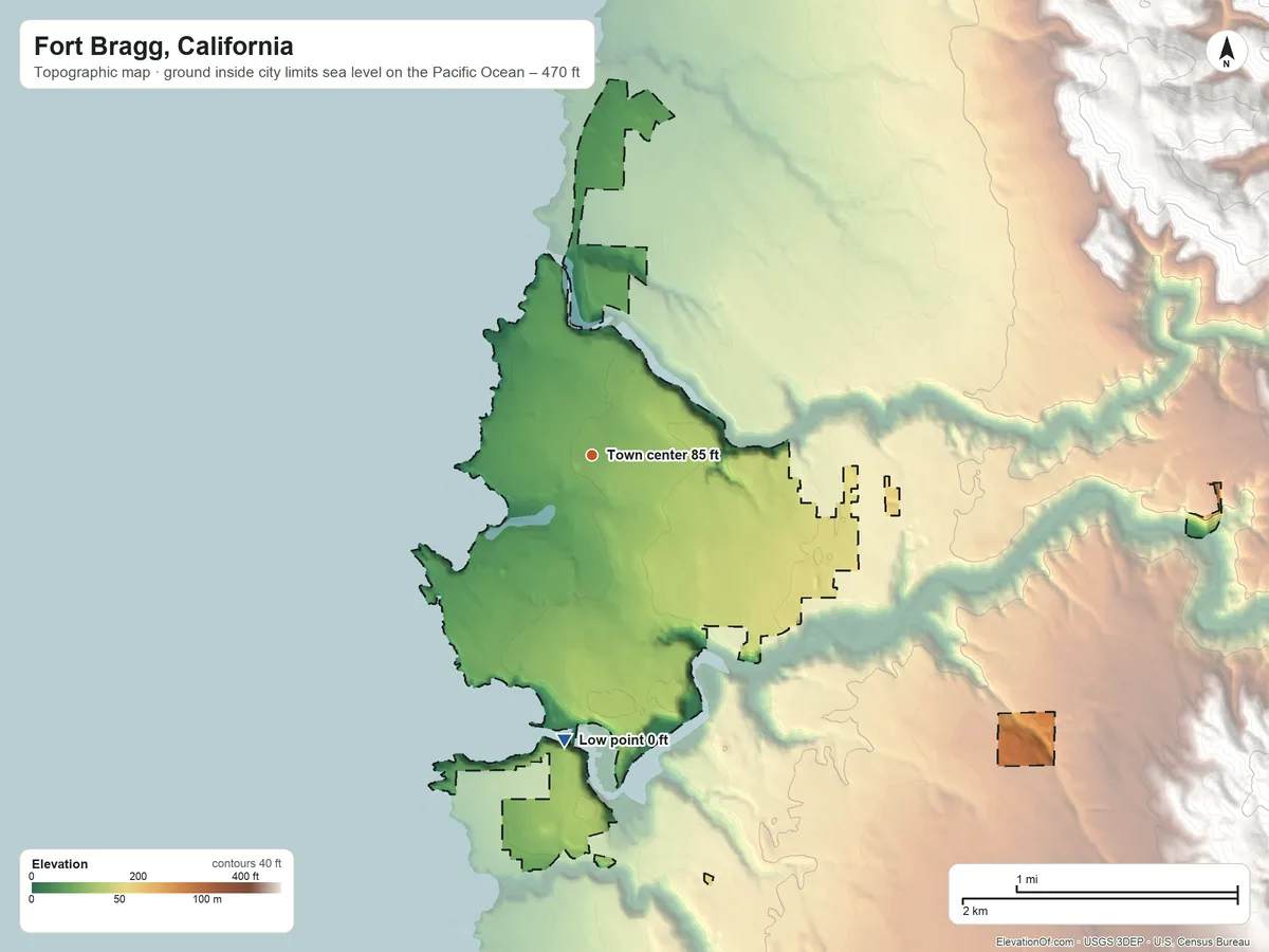 Topographic elevation map of Fort Bragg, California, shaded from sea level level on the Pacific Ocean to 470 ft on the southeast edge, below higher ground just outside