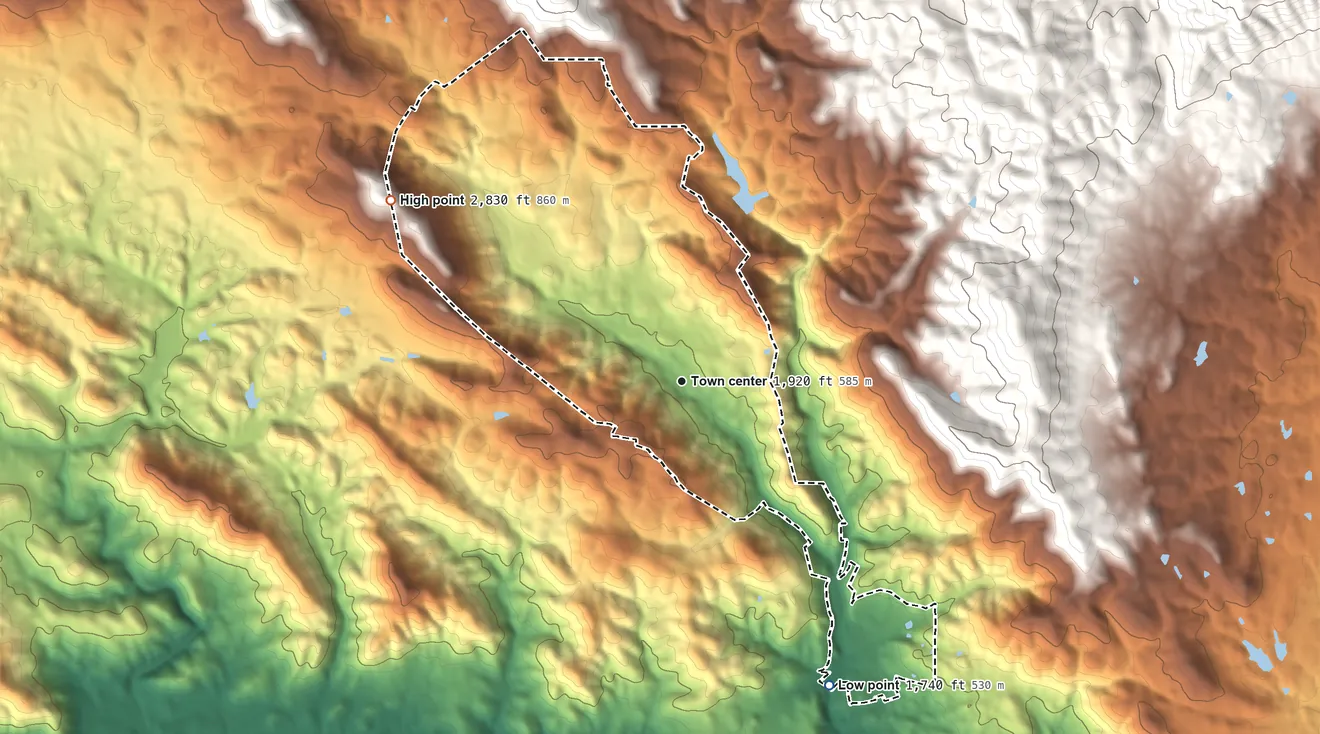 Topographic elevation map of Mariposa, California, shaded from 1,740 ft on the southeast side to 2,830 ft at the foot of the Chowchilla Mountains