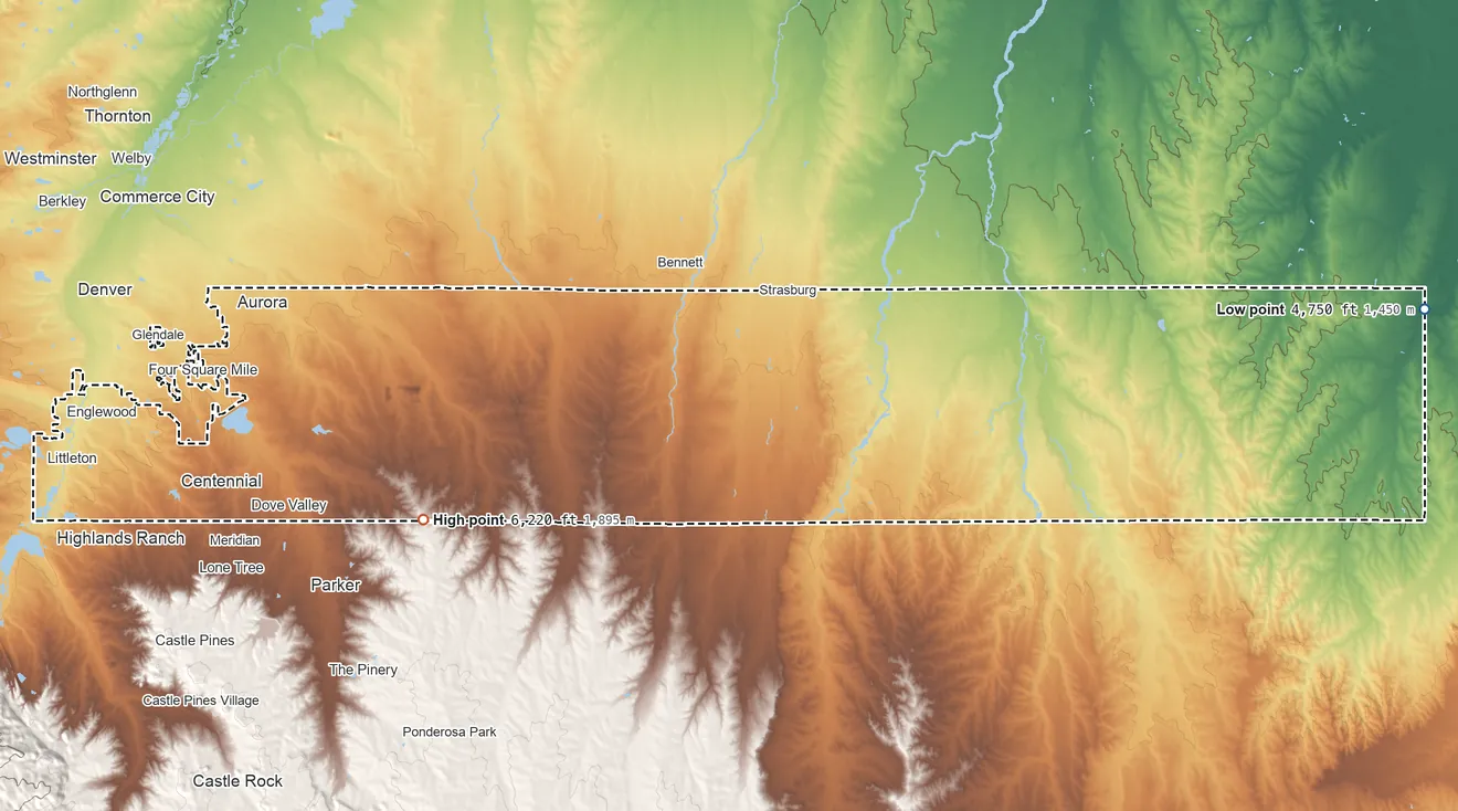 Topographic elevation map of Arapahoe County, Colorado, shaded from 4,750 ft on the east side to 6,220 ft on the west side