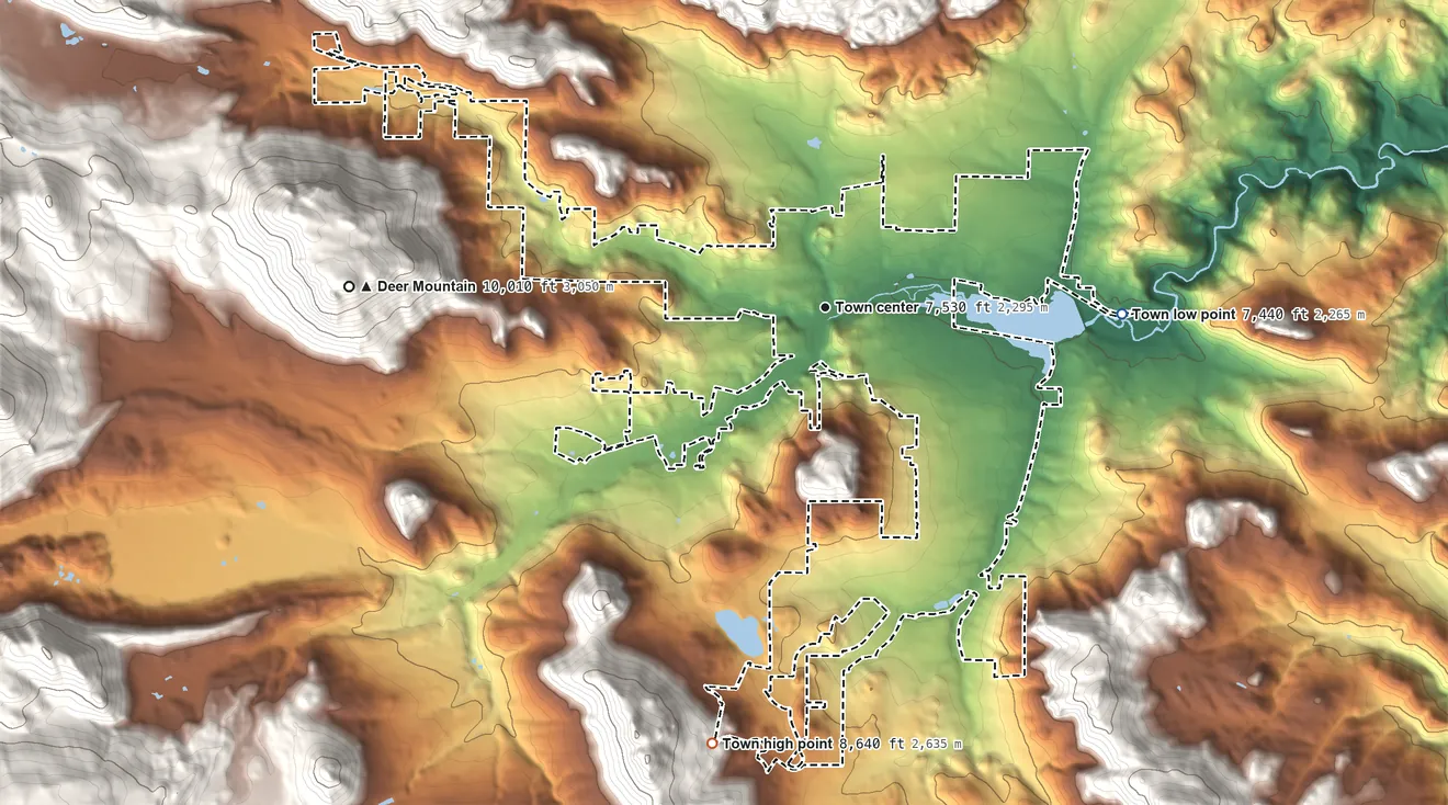 Topographic elevation map of Estes Park, Colorado, shaded from 7,440 ft on the east side to 8,640 ft at the foot of the Mummy Range