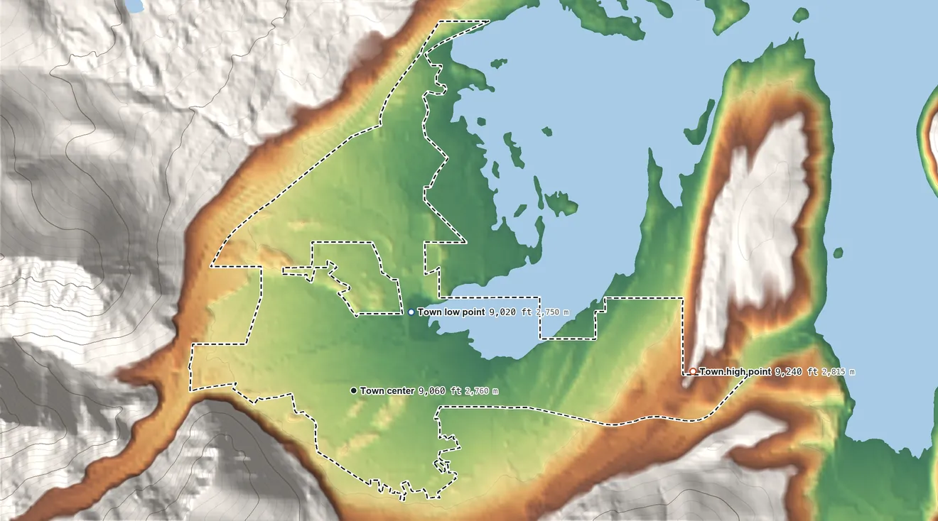 Topographic elevation map of Frisco, Colorado, shaded from 9,020 ft on the northeast side to 9,240 ft at the foot of the Williams Fork Mountains