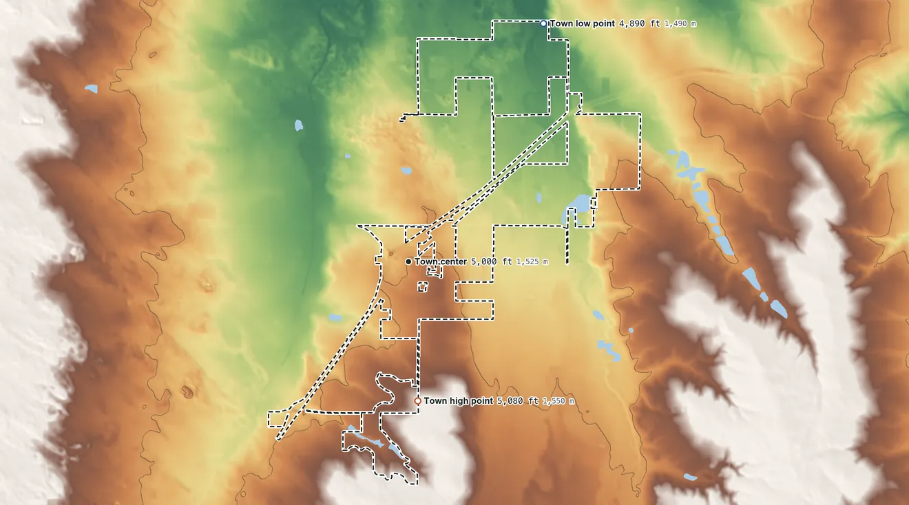 Topographic elevation map of Hudson, Colorado, shaded from 4,890 ft on the northeast side to 5,080 ft on the south side