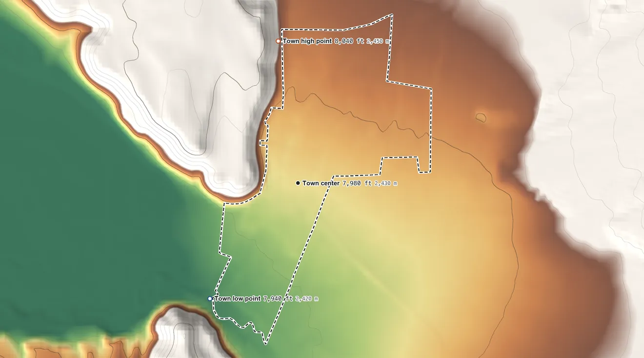 Topographic elevation map of San Luis, Colorado, shaded from 7,940 ft on the southwest side to 8,040 ft at the foot of the Sangre de Cristo Mountains