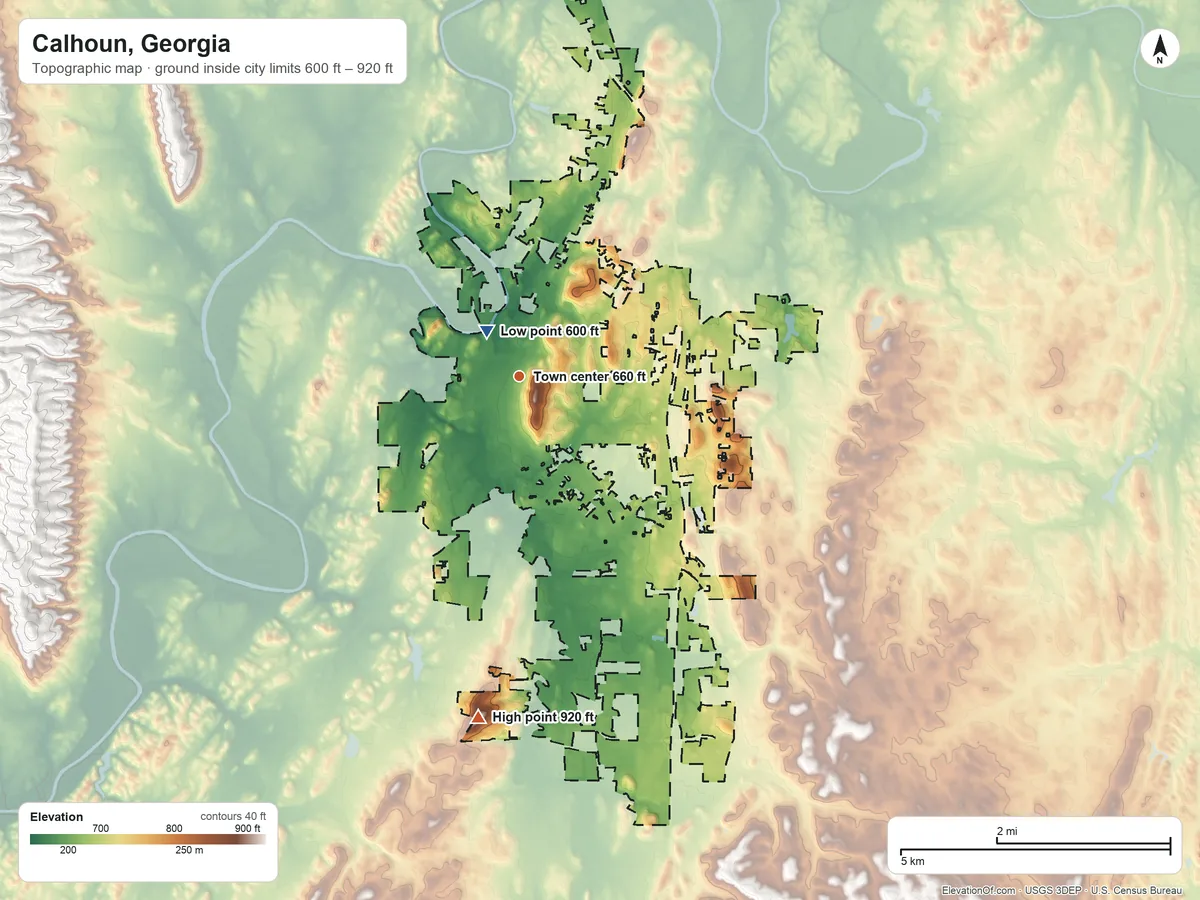 Topographic elevation map of Calhoun, Georgia, shaded from 600 ft near the middle to 920 ft on the south side
