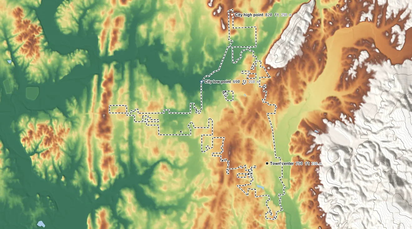 Topographic elevation map of Chatsworth, Georgia, shaded from 690 ft on the northwest side to 820 ft on the north edge, below higher ground just outside
