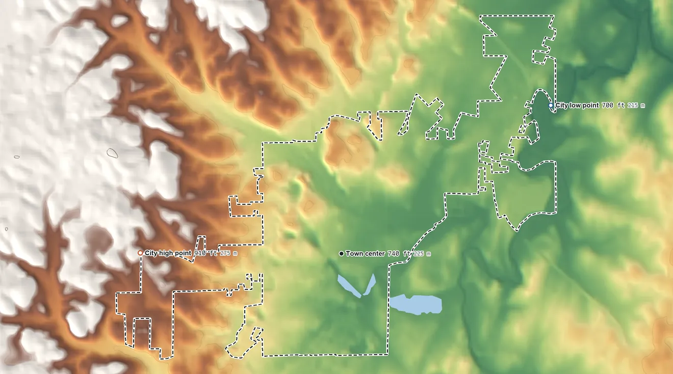 Topographic elevation map of Chickamauga, Georgia, shaded from 700 ft on the northeast side to 910 ft on the west side