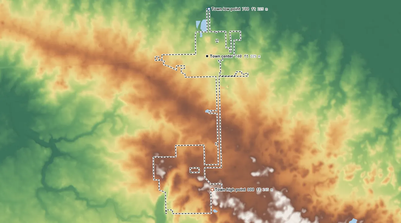Topographic elevation map of Chatsworth, Illinois, shaded from 700 ft on the north side to 800 ft on the south side
