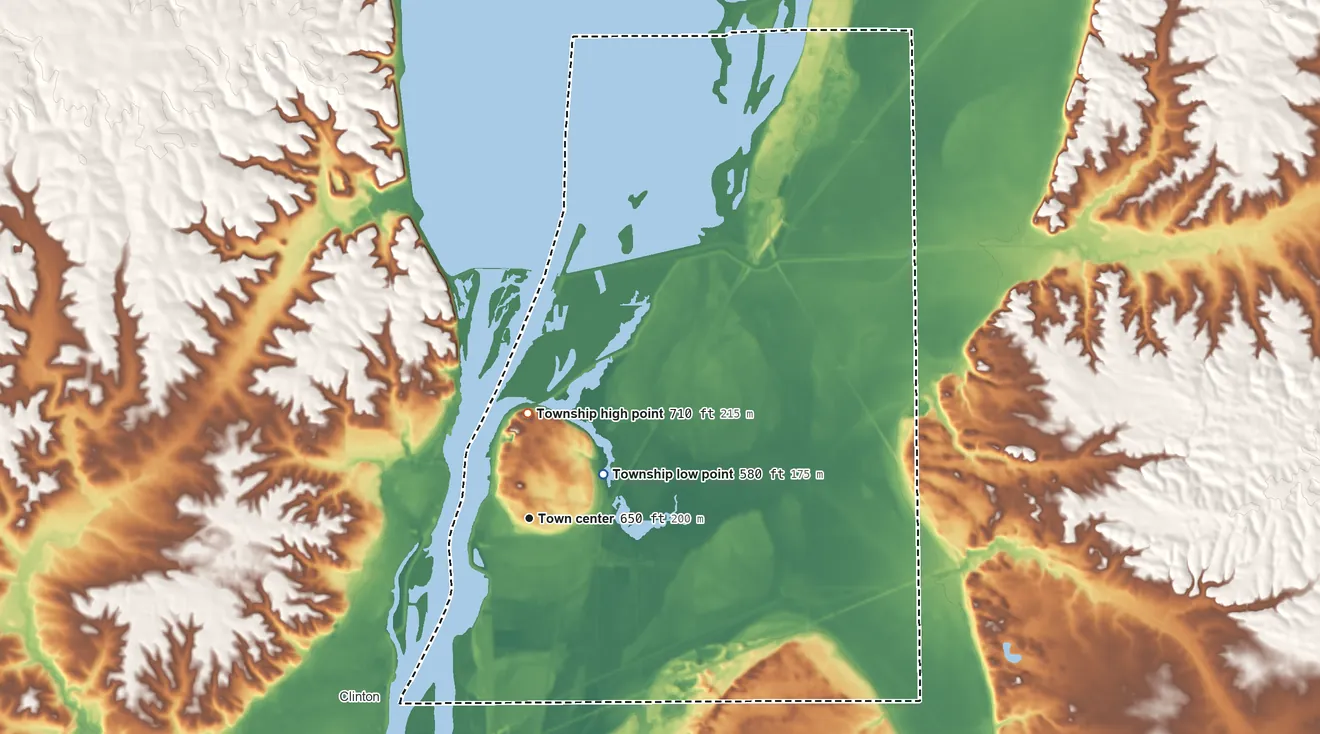 Topographic elevation map of Fulton Township, Illinois, shaded from 580 ft on the northeast side to 710 ft on the north side