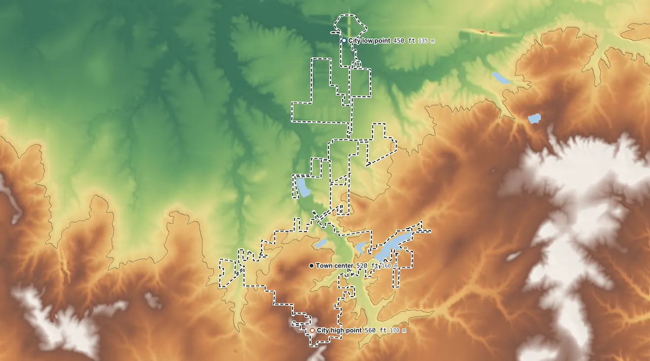 Topographic elevation map of Nashville, Illinois, shaded from 450 ft on the north side to 560 ft on the south side