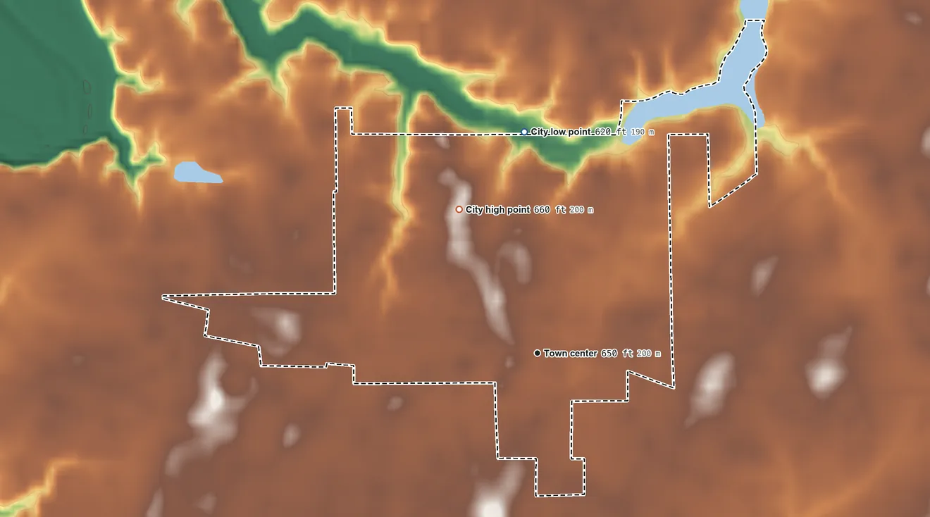 Topographic elevation map of Oakland, Illinois, shaded from 620 ft on the north side to 660 ft on the northwest side