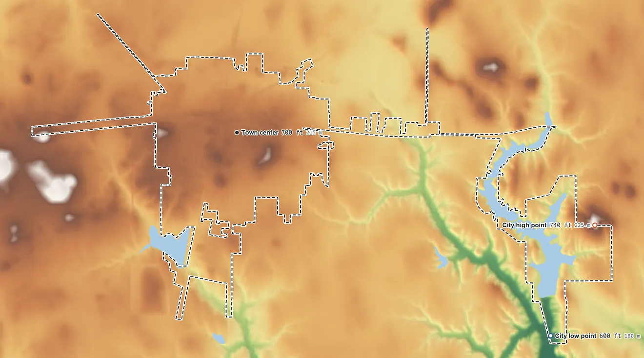 Topographic elevation map of Pana, Illinois, shaded from 600 ft on the southeast side to 740 ft on the east side