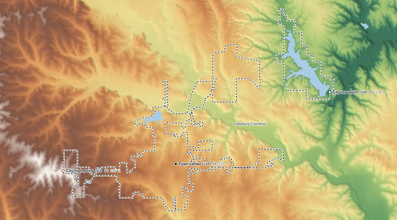 Topographic elevation map of Pittsfield, Illinois, shaded from 560 ft on the northeast side to 860 ft on the west side