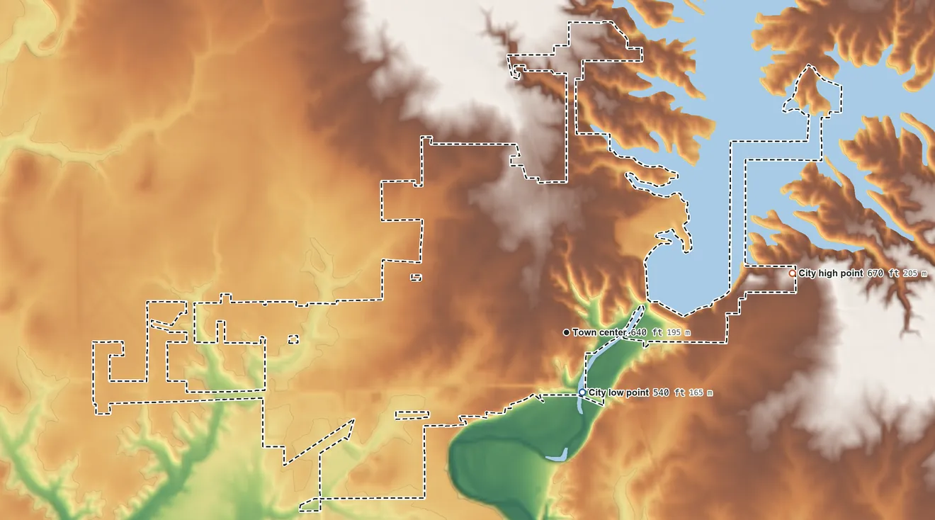 Topographic elevation map of Shelbyville, Illinois, shaded from 540 ft near the middle to 670 ft on the east side