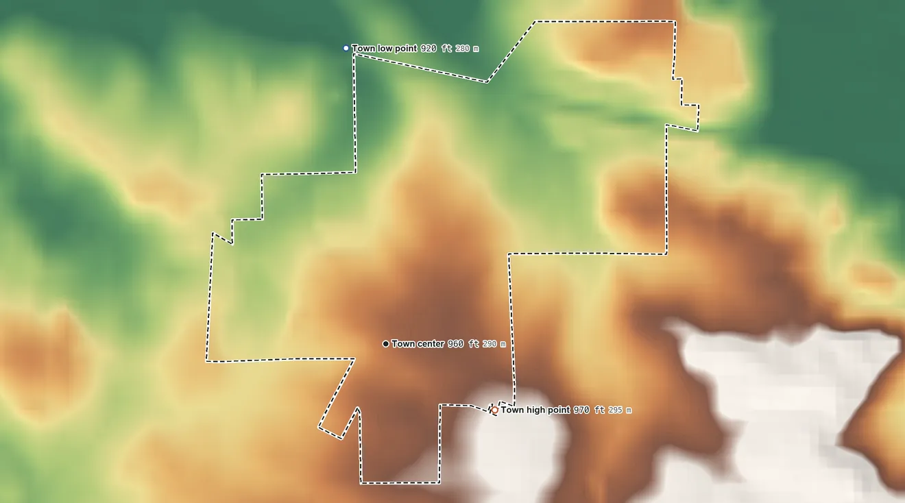 Topographic elevation map of Cromwell, Indiana, shaded from 920 ft on the north side to 970 ft on the southeast side