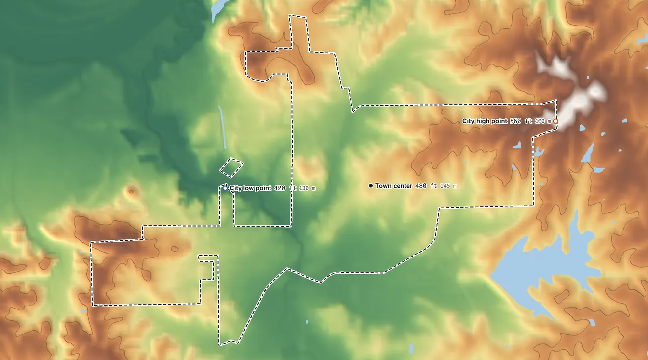 Topographic elevation map of Petersburg, Indiana, shaded from 420 ft on the west side to 560 ft on the east side