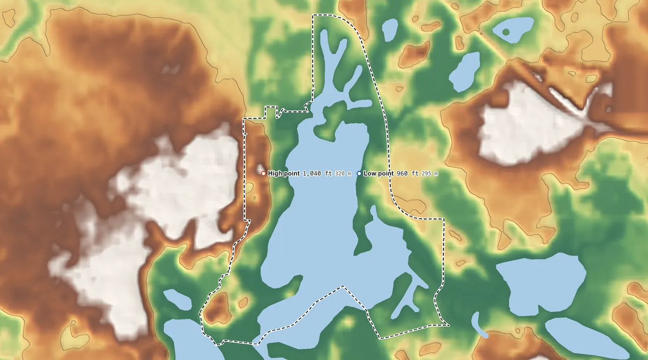 Topographic elevation map of Snow Lake, Indiana, shaded from 960 ft on the north side to 1,040 ft on the northwest side