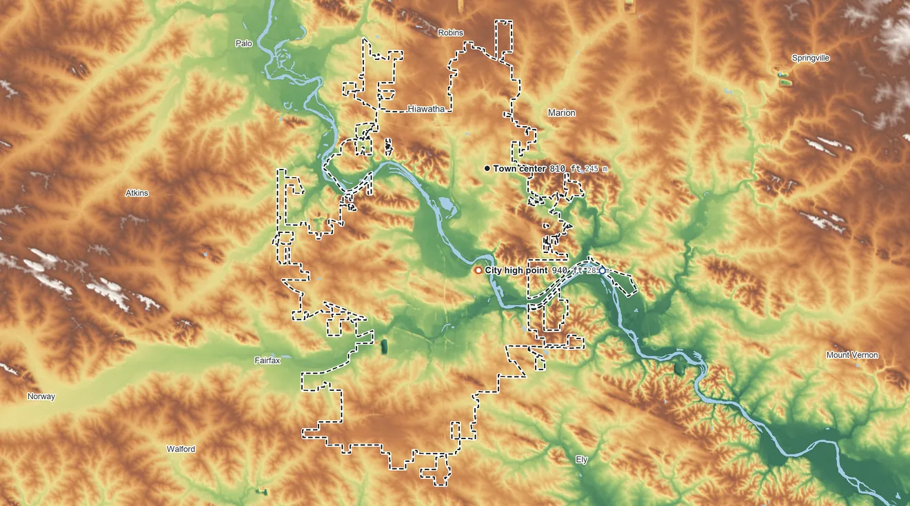 Topographic elevation map of Cedar Rapids, Iowa, shaded from 700 ft on the southeast side to 940 ft on the south side