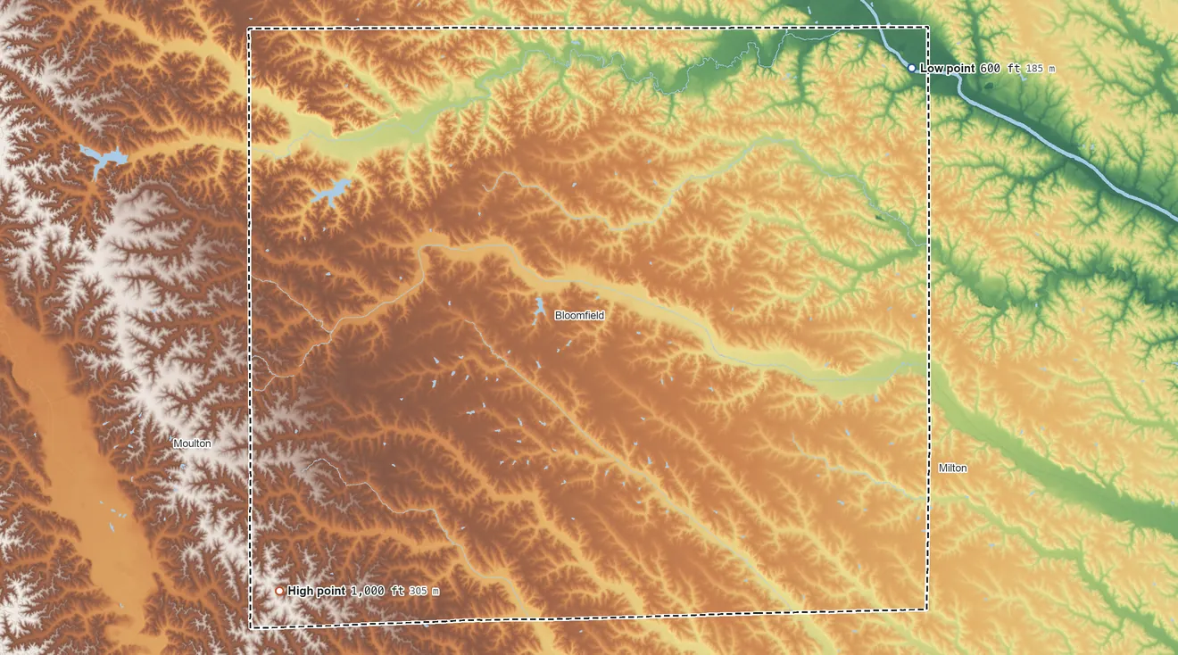 Topographic elevation map of Davis County, Iowa, shaded from 600 ft on the northeast side to 1,000 ft on the southwest side
