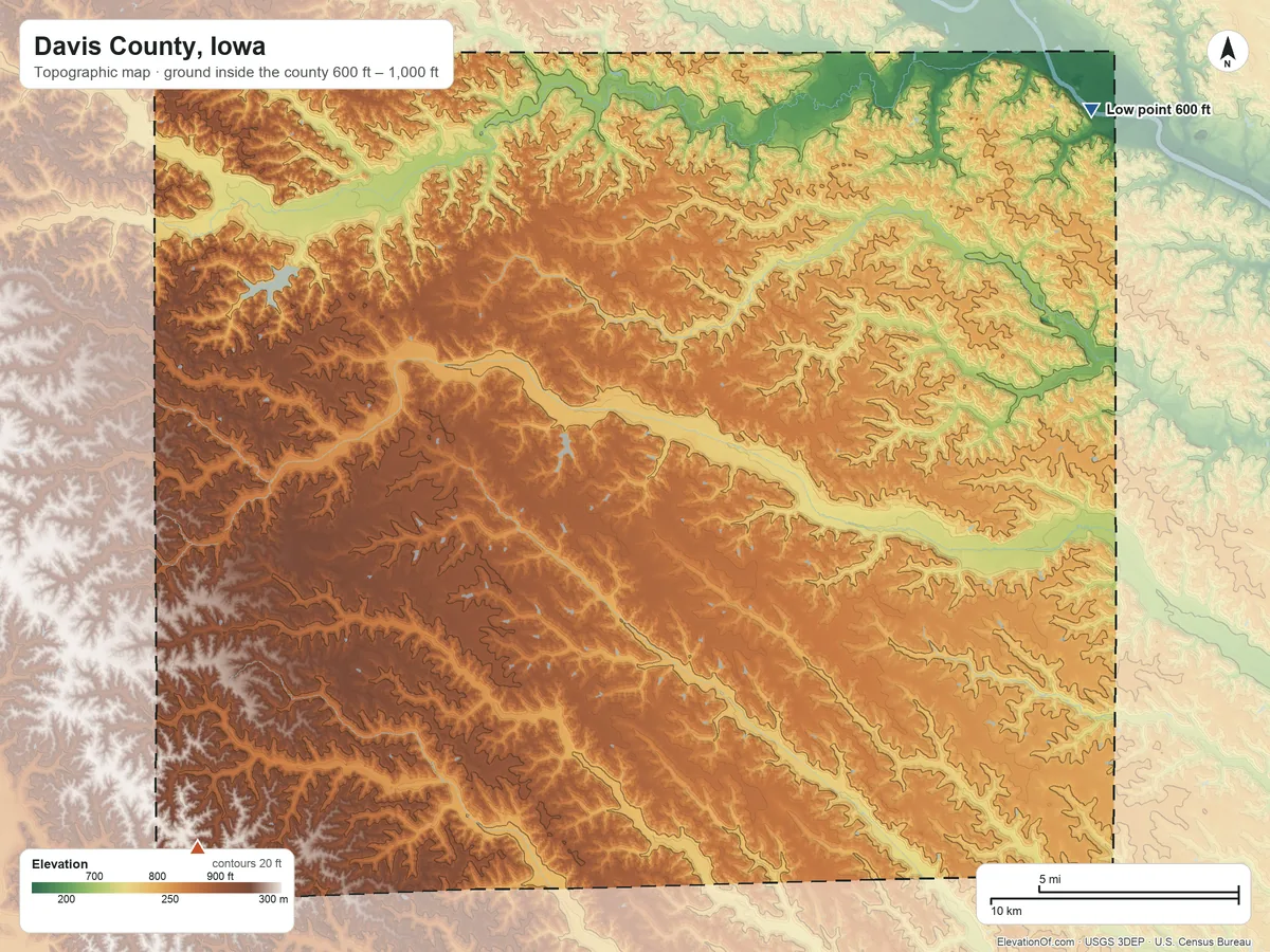 Topographic elevation map of Davis County, Iowa, shaded from 600 ft on the northeast side to 1,000 ft on the southwest side
