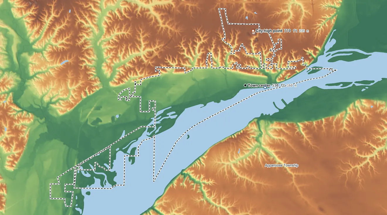 Topographic elevation map of Fort Madison, Iowa, shaded from 520 ft near the middle to 770 ft on the north side