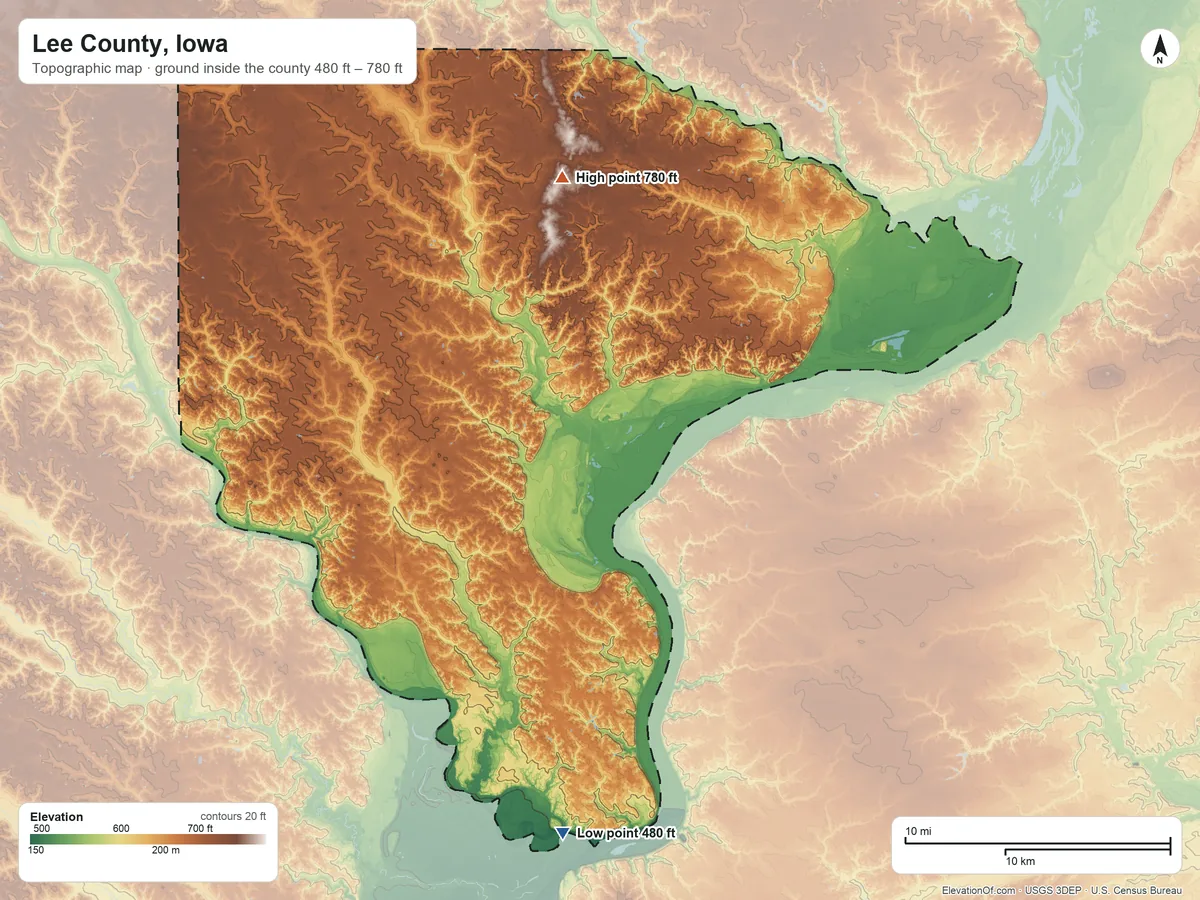 Topographic elevation map of Lee County, Iowa, shaded from 480 ft on the south side to 780 ft on the north side