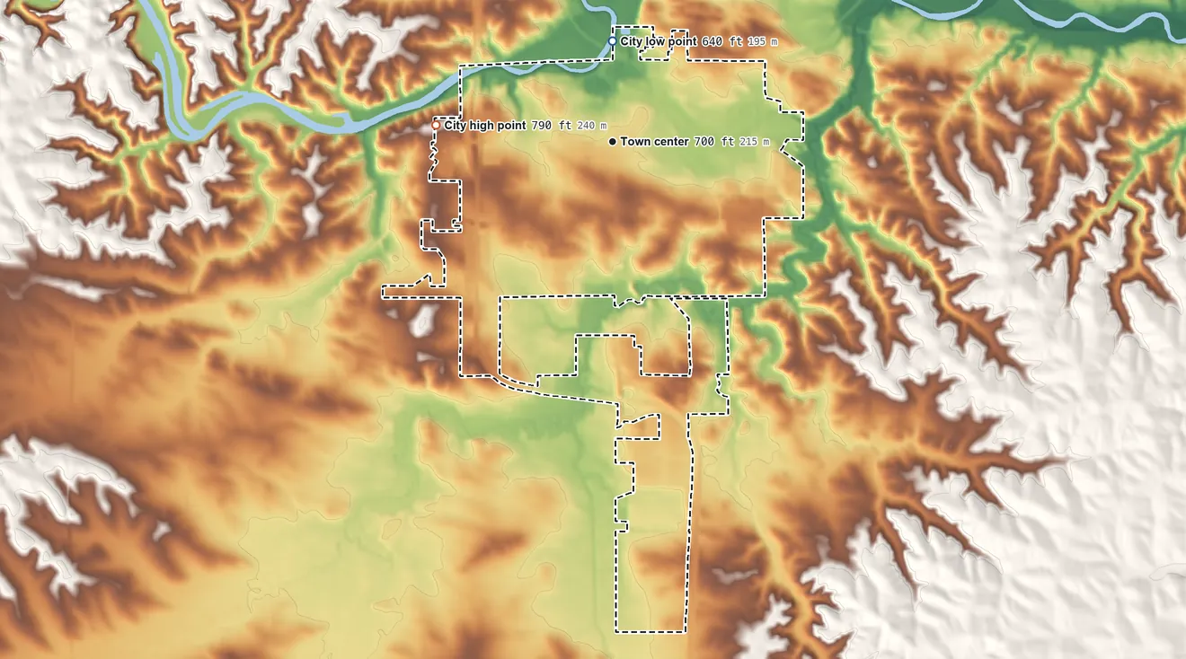 Topographic elevation map of Maquoketa, Iowa, shaded from 640 ft on the north side to 790 ft on the west side