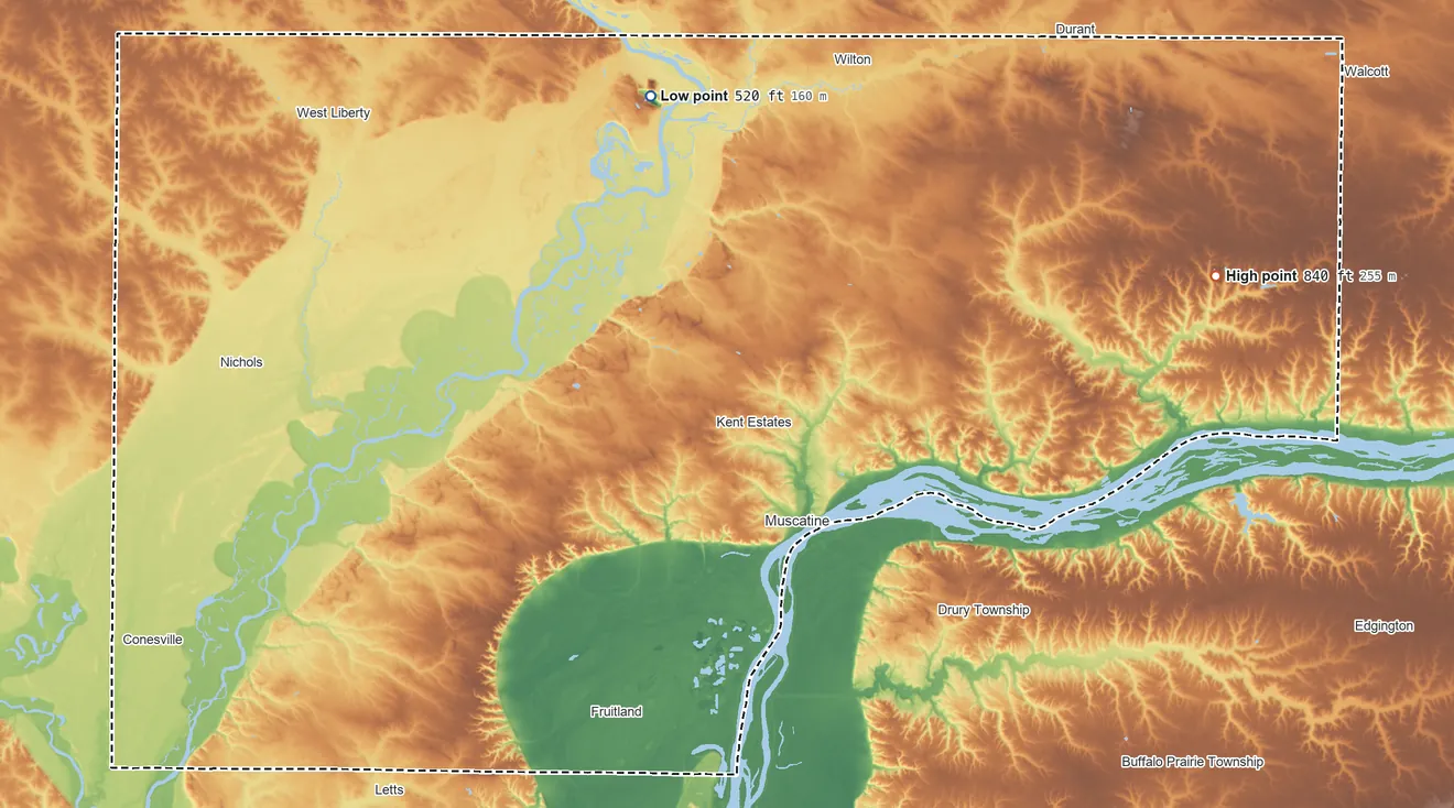 Topographic elevation map of Muscatine County, Iowa, shaded from 520 ft on the north side to 840 ft on the east side
