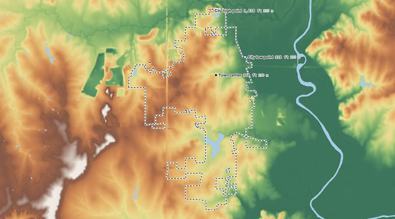 Topographic elevation map of Chanute, Kansas, shaded from 910 ft on the northeast side to 1,030 ft on the north side