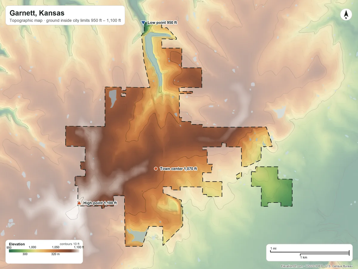 Topographic elevation map of Garnett, Kansas, shaded from 950 ft on the north side to 1,100 ft on the southwest side