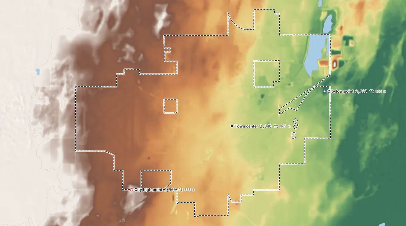 Topographic elevation map of Liberal, Kansas, shaded from 2,800 ft on the east side to 2,900 ft on the southwest side