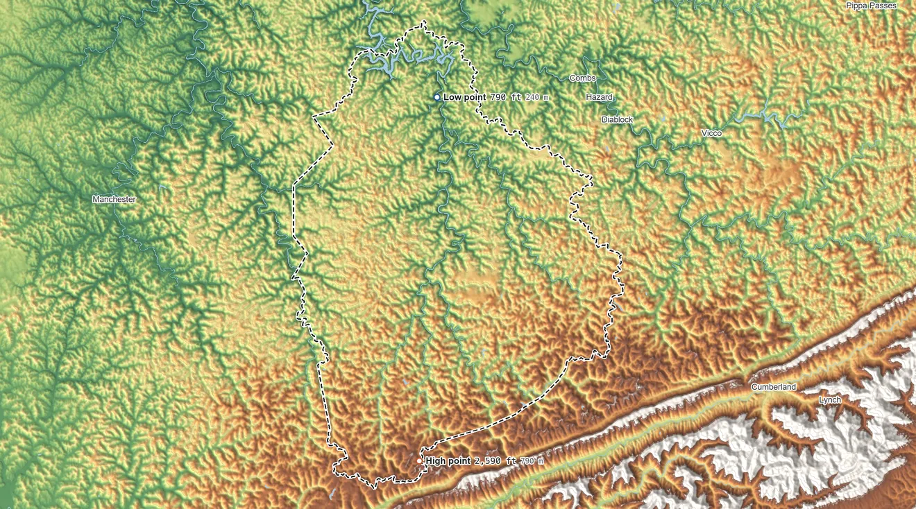 Topographic elevation map of Leslie County, Kentucky, shaded from 790 ft on the north side to 2,590 ft on Chestnut Knob