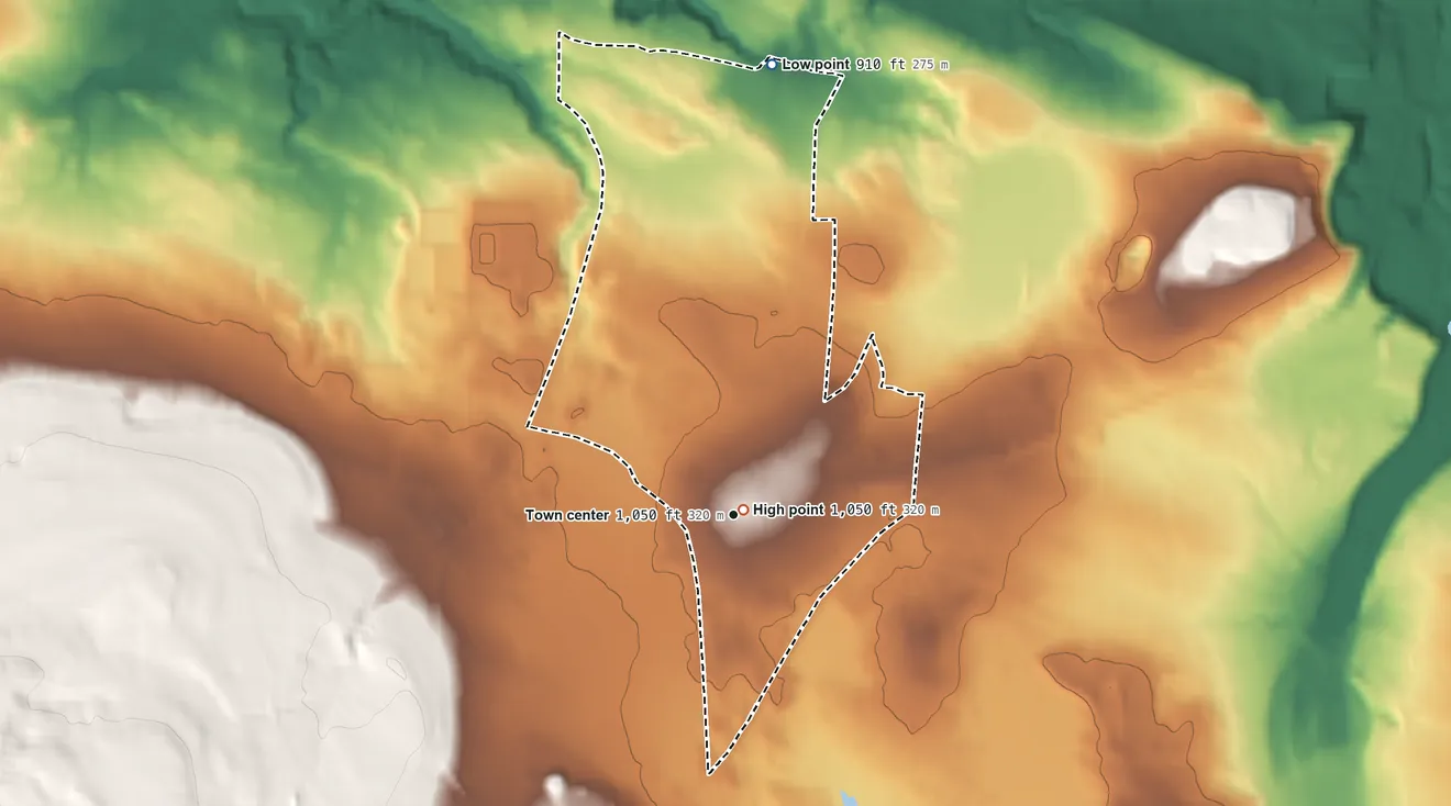 Topographic elevation map of Atlantic Mine, Michigan, shaded from 910 ft on the north side to 1,050 ft near the middle