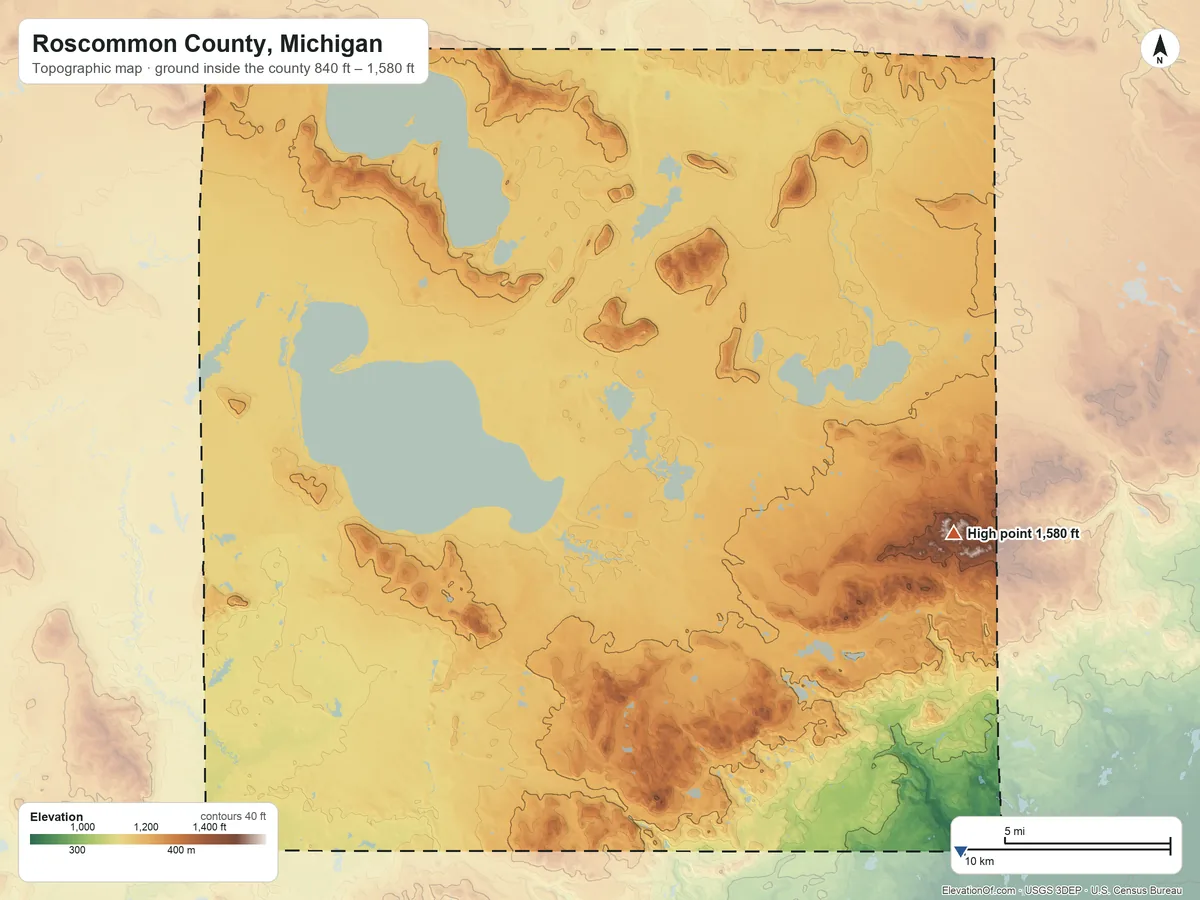 Topographic elevation map of Roscommon County, Michigan, shaded from 840 ft on the southeast side to 1,580 ft on the east side
