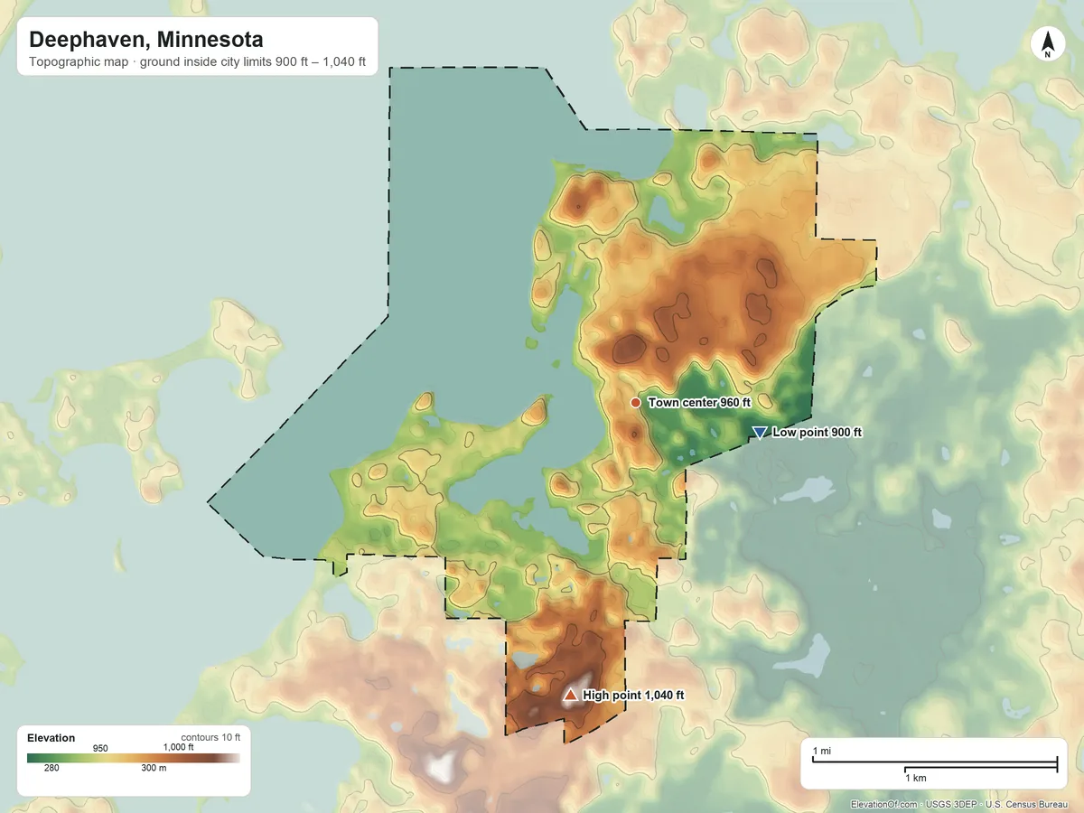 Topographic elevation map of Deephaven, Minnesota, shaded from 900 ft on the east side to 1,040 ft on the south side