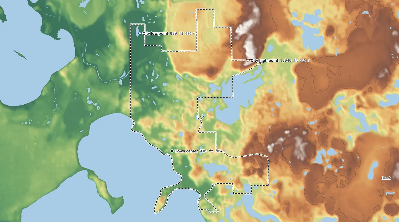 Topographic elevation map of Dellwood, Minnesota, shaded from 920 ft on the north side to 1,040 ft on the northeast side