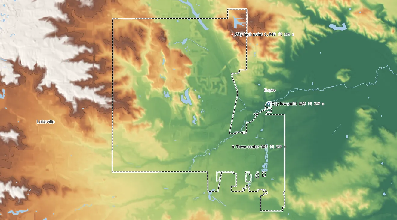 Topographic elevation map of Farmington, Minnesota, shaded from 880 ft on the northeast side to 1,040 ft on the north side