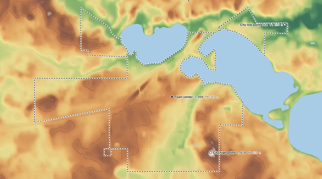Topographic elevation map of Lake Crystal, Minnesota, shaded from 960 ft on the northeast side to 1,020 ft on the southeast side