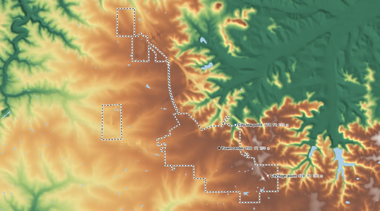 Topographic elevation map of Bowling Green, Missouri, shaded from 770 ft on the northeast side to 920 ft on the southeast side