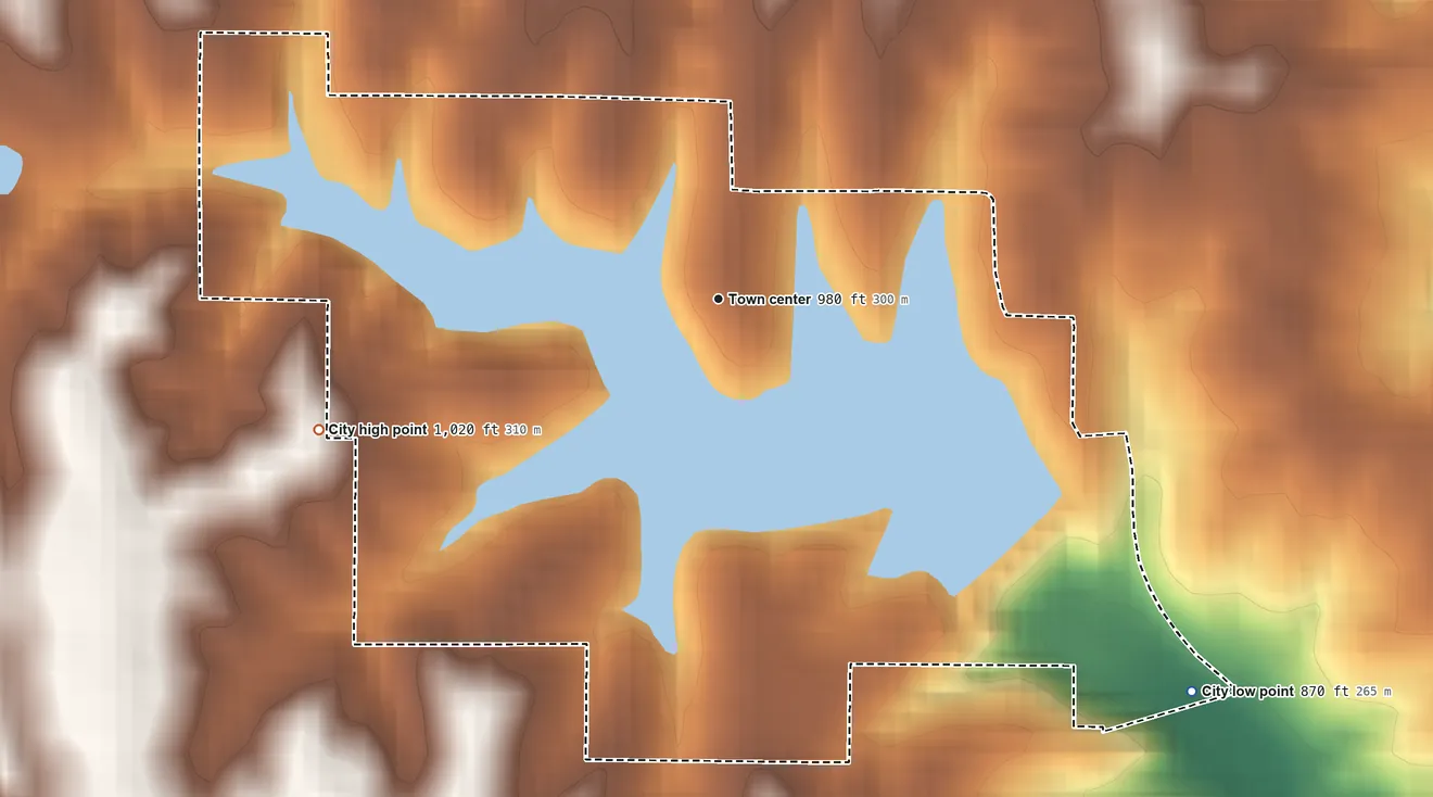 Topographic elevation map of Lake Waukomis, Missouri, shaded from 870 ft on the southeast side to 1,020 ft on the west side