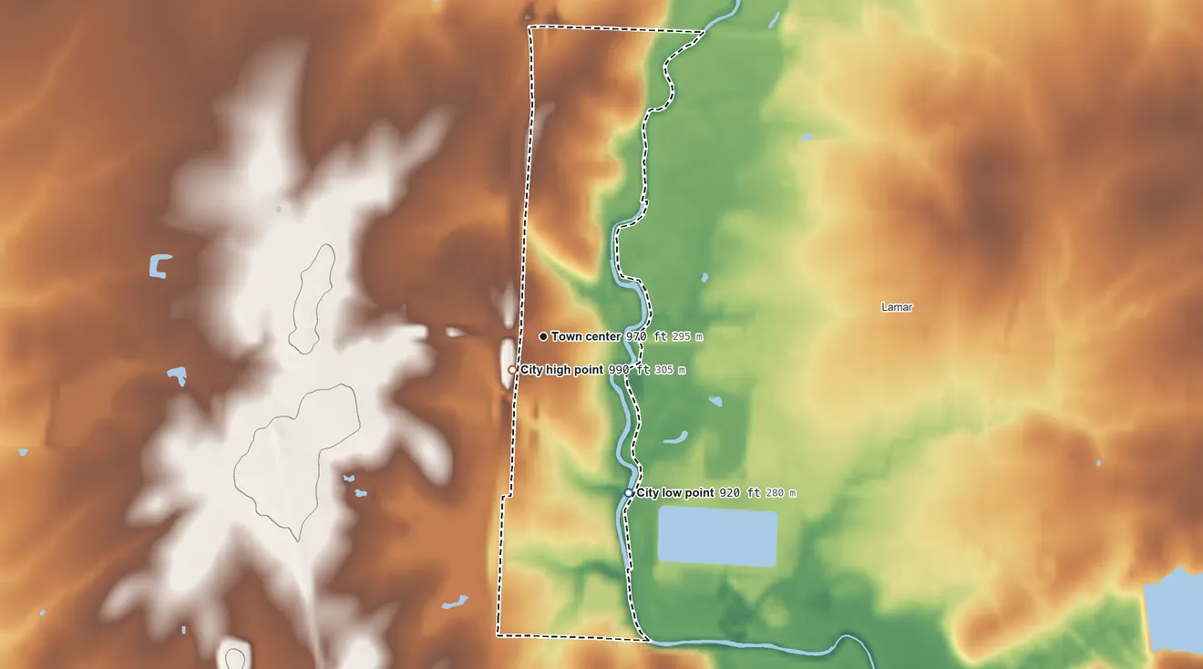 Topographic elevation map of Lamar Heights, Missouri, shaded from 920 ft on the southeast side to 990 ft near the middle