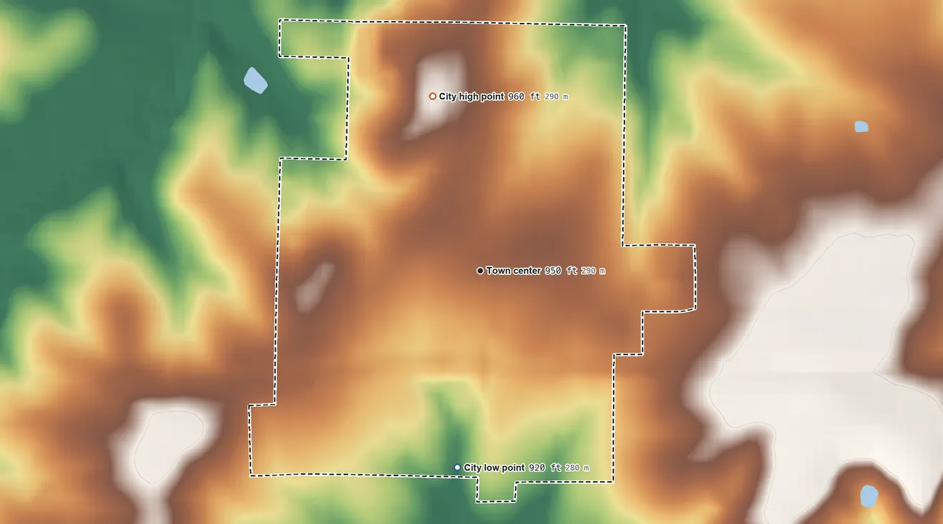 Topographic elevation map of Leeton, Missouri, shaded from 920 ft on the south side to 960 ft on the north side