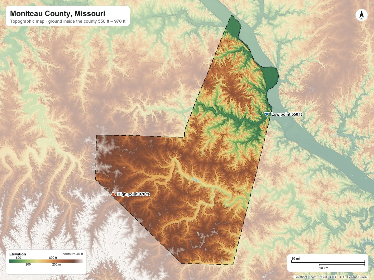 Topographic elevation map of Moniteau County, Missouri, shaded from 550 ft on the east side to 970 ft on the southwest side