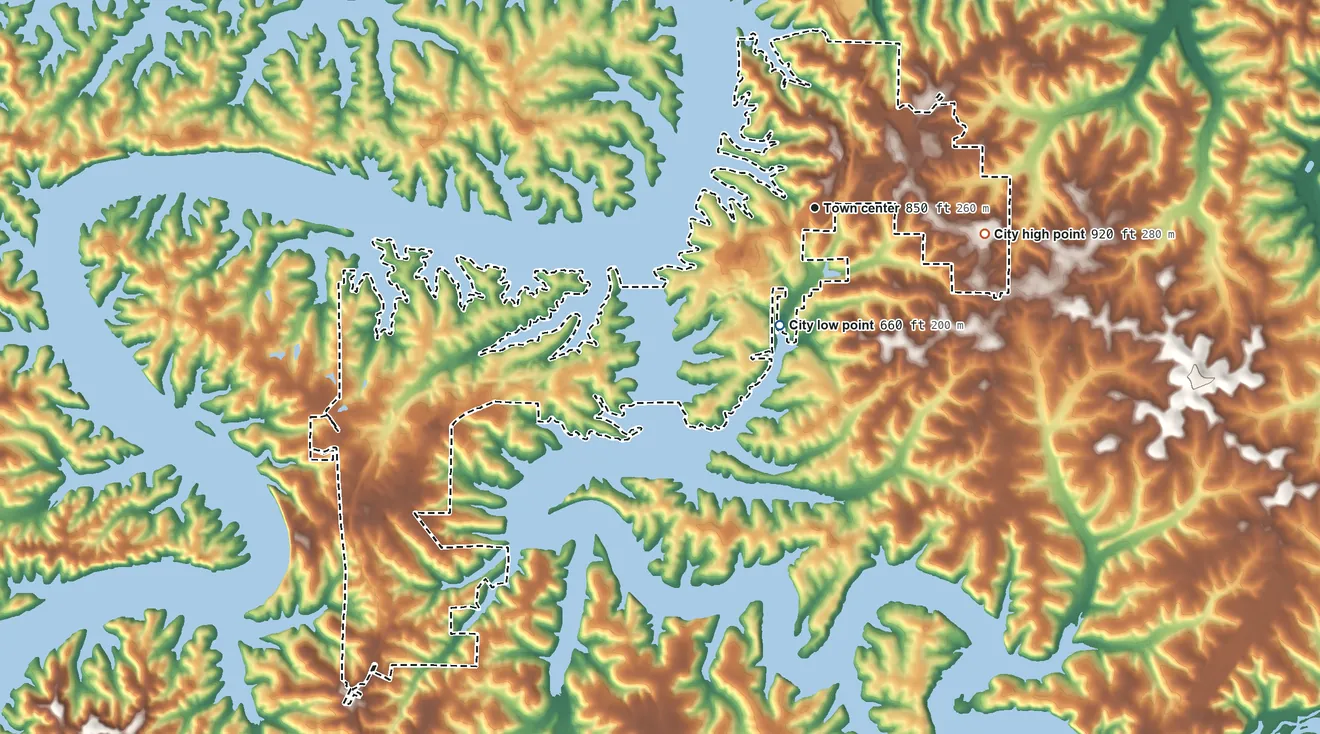 Topographic elevation map of Osage Beach, Missouri, shaded from 660 ft on the south side to 920 ft on the east side