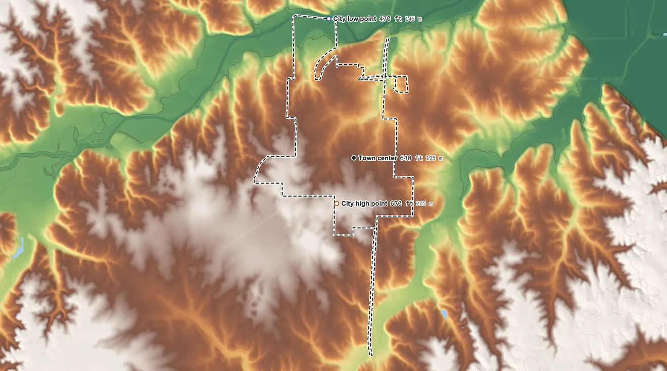 Topographic elevation map of Palmyra, Missouri, shaded from 470 ft on the north side to 670 ft on the south side